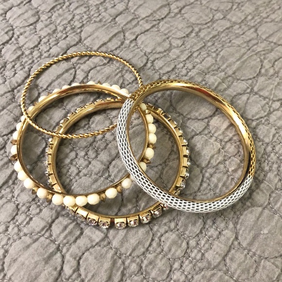 Bracelets Fashion set of 4 🔥 - Picture 2 of 7